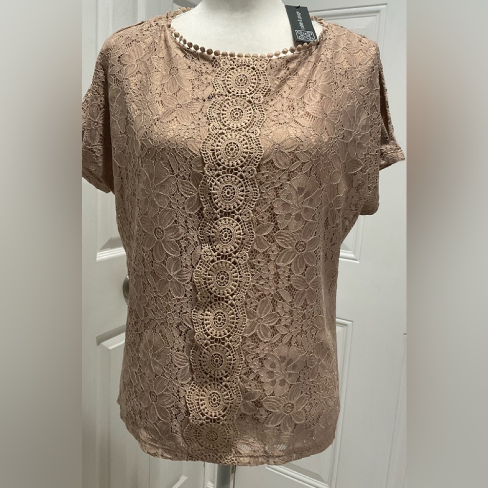 🍏🍏🍏 NWT Cable & Gauge Women’s Lined Lace Cold Shoulder Top, Size L